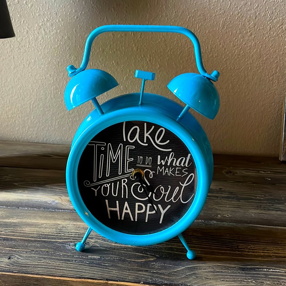 Retro table clock